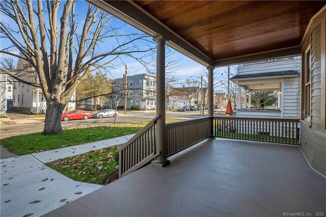 Building Photo - 928 Elm St