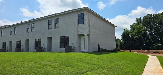 Building Photo - 71 SW She Oak Dr