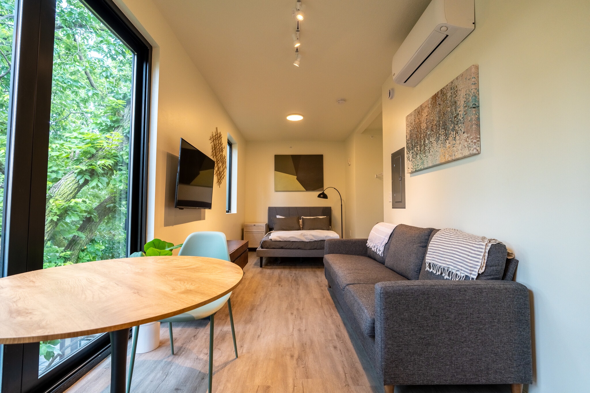 Building Photo - 2718 Grand Ave S