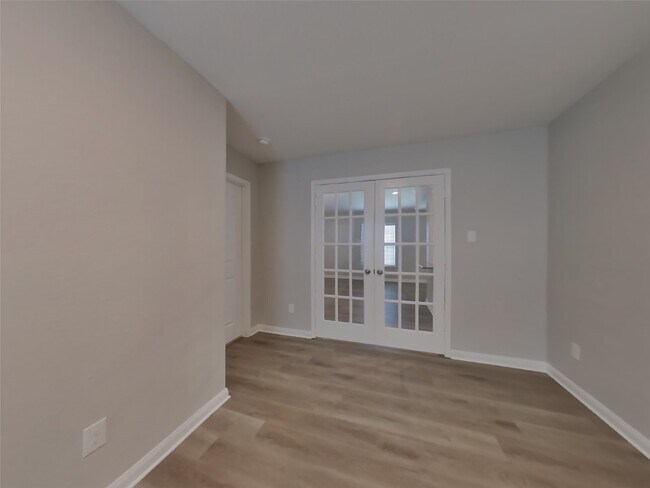 Building Photo - 23020 Shakespeare Dr