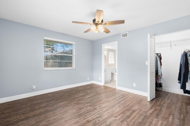 Building Photo - 8800 Royal Palm Blvd