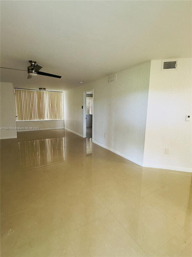 Building Photo - 2851 N Oakland Forest Dr