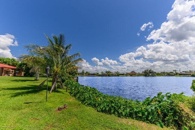 Building Photo - price drop!! PET FRIENDLY- WATERFRONT- SPACIOUS- CENTRAL LOCATION