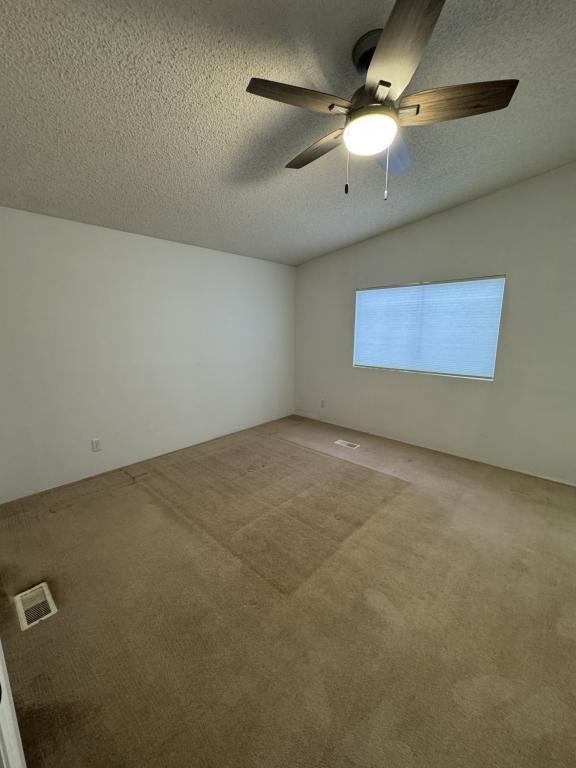 Building Photo - 4885 N Sierra Rd