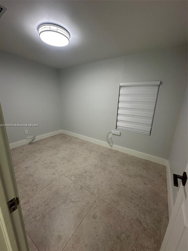 Building Photo - 4924 SW 131st Ave
