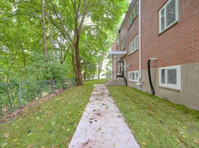 Building Photo - 245 Elm St