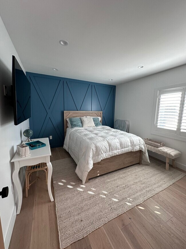 Building Photo - 2055 W 185th St