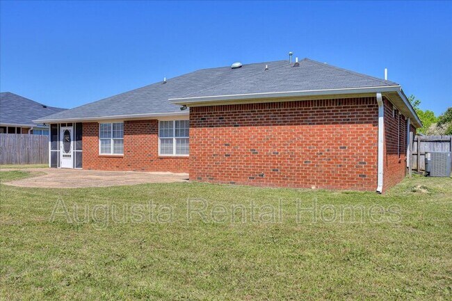 Building Photo - 207 Taylor Cir