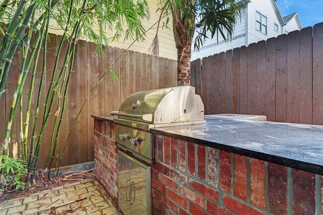 Building Photo - Introducing a remarkable property with a r...