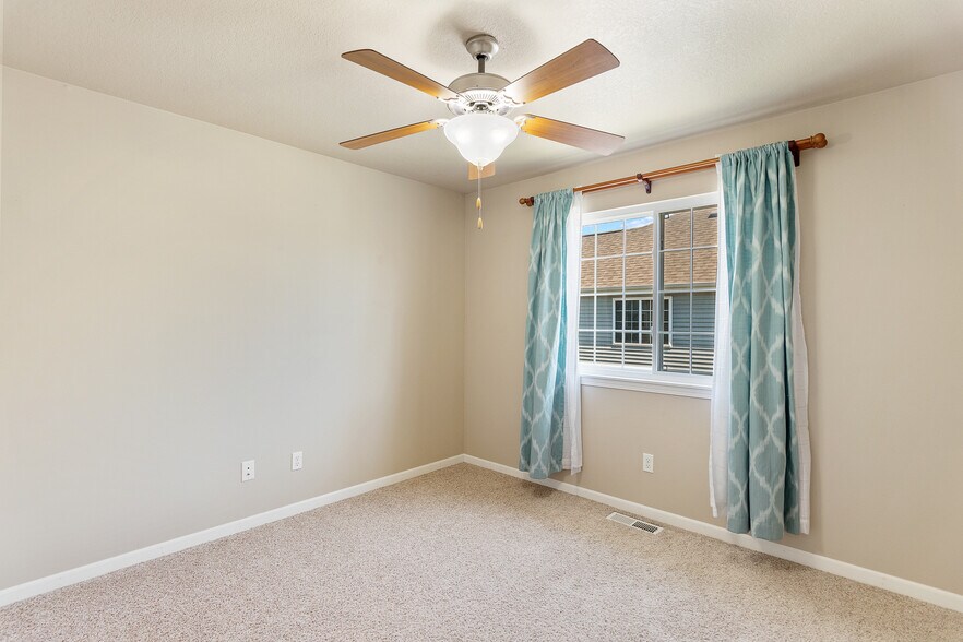 Building Photo - 1593 Burr Dr