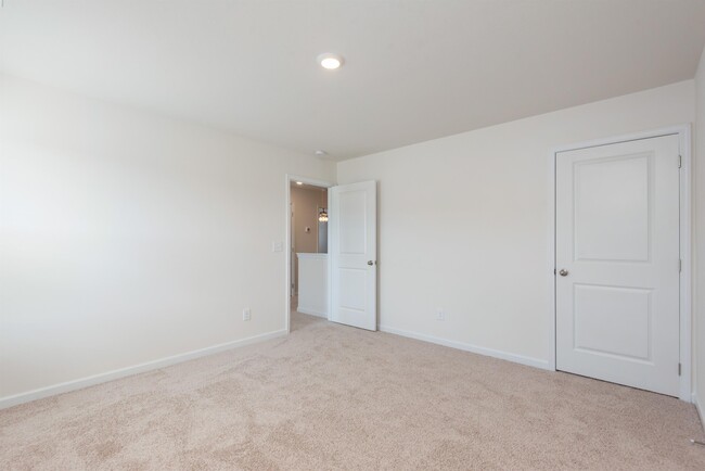 Building Photo - 927 Dora Rose Rd