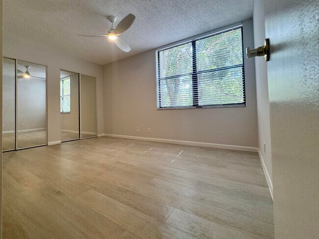 Building Photo - 955 Egret Cir