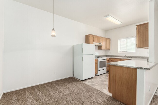 Building Photo - HCVP considered!  SAHARA & SLOAN AREA/ GAT...