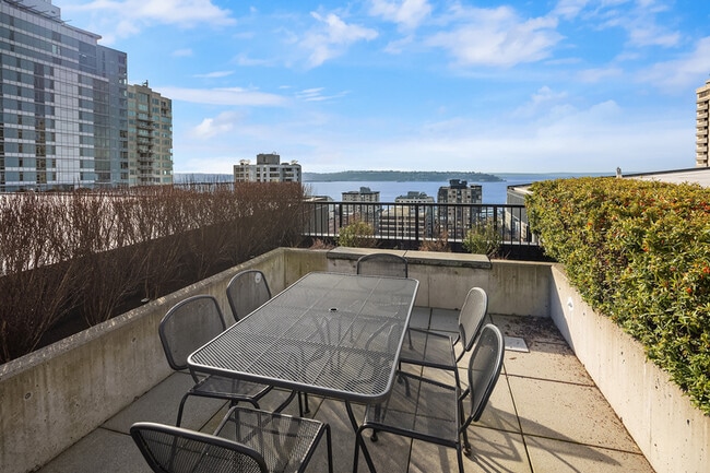 Building Photo - 2720 3rd Ave