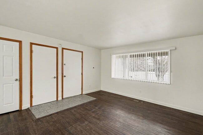 Building Photo - MOVE IN SPECIAL!!! - 1/2 OFF FIRST MONTH'S RENT