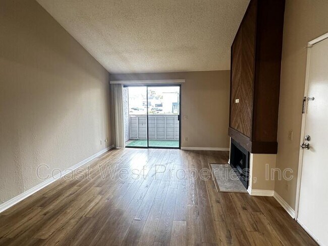 Building Photo - 9249 Village Glen Dr