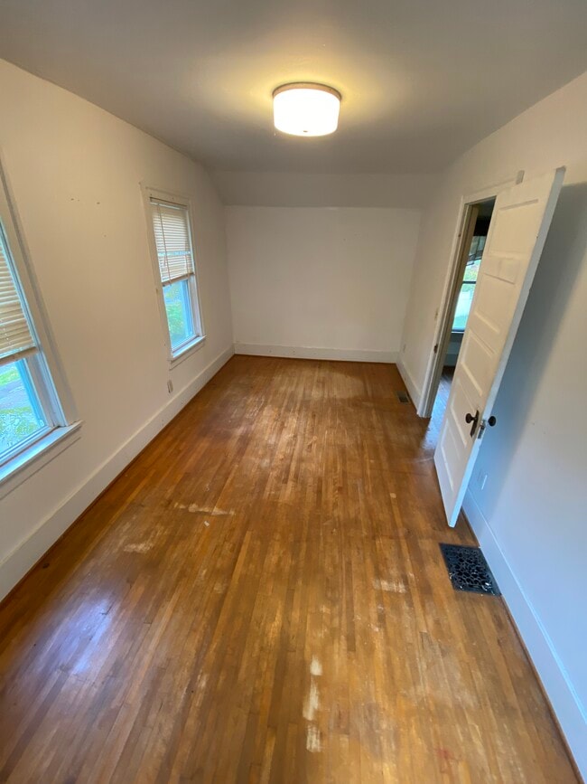 Building Photo - 48 Grove St