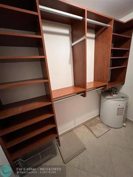 Building Photo - 351 NE 19th Pl