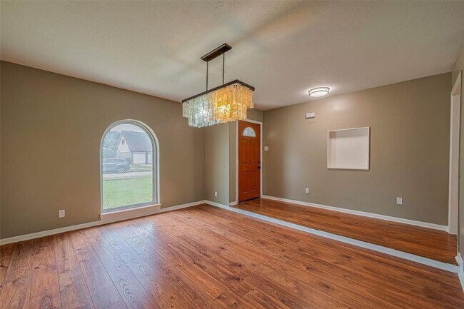 Building Photo - 10902 Sagevale Ln