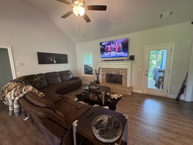 Building Photo - Beautiful Commerce City on in Swim/Playgro...
