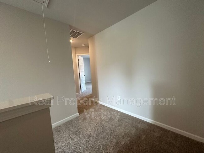 Building Photo - 231 Hill Ln