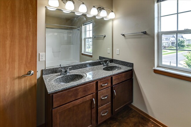 double sinks primary bath - 4874 Innovation Dr