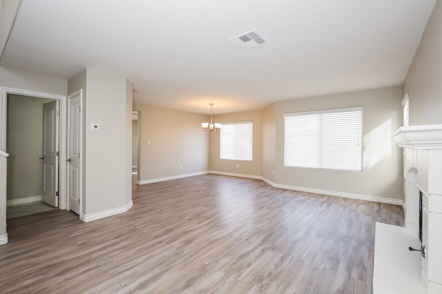 Building Photo - 1814 La Villa Dr