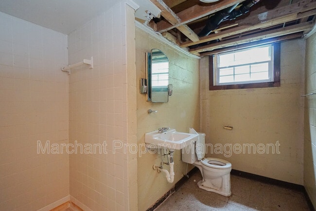 Building Photo - 120 Grove Rd