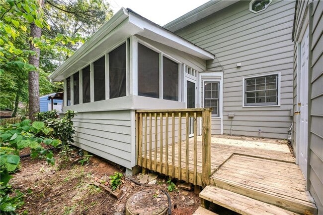 Building Photo - 61 Powers Ferry Rd