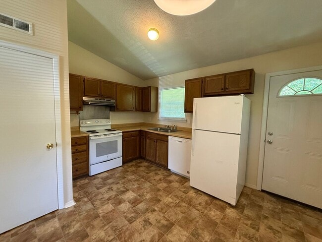 Building Photo - 2 bedroom 1 bathroom