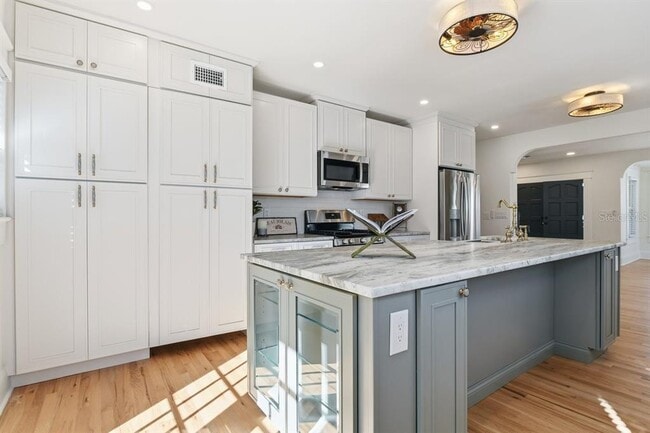 Building Photo - 1004 W Charter St