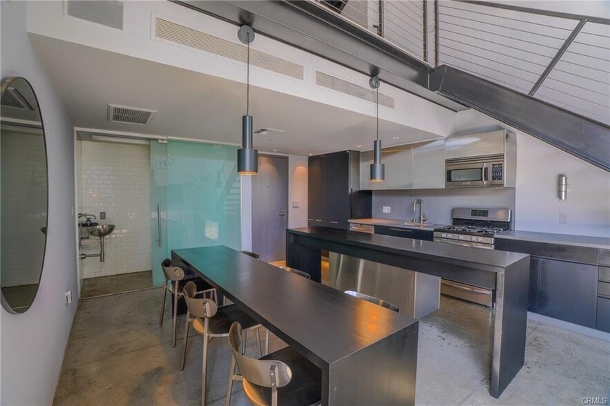 Building Photo - 1011 N Orange Grove Ave