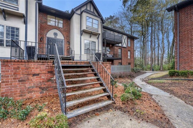 Building Photo - 6851 Roswell Rd