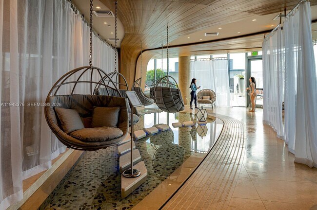 Building Photo - 1000 Brickell Plaza