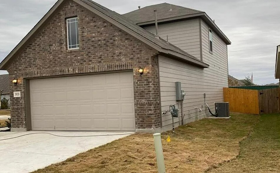 Building Photo - Spacious Home in New Braunfels – Great value near I-35!