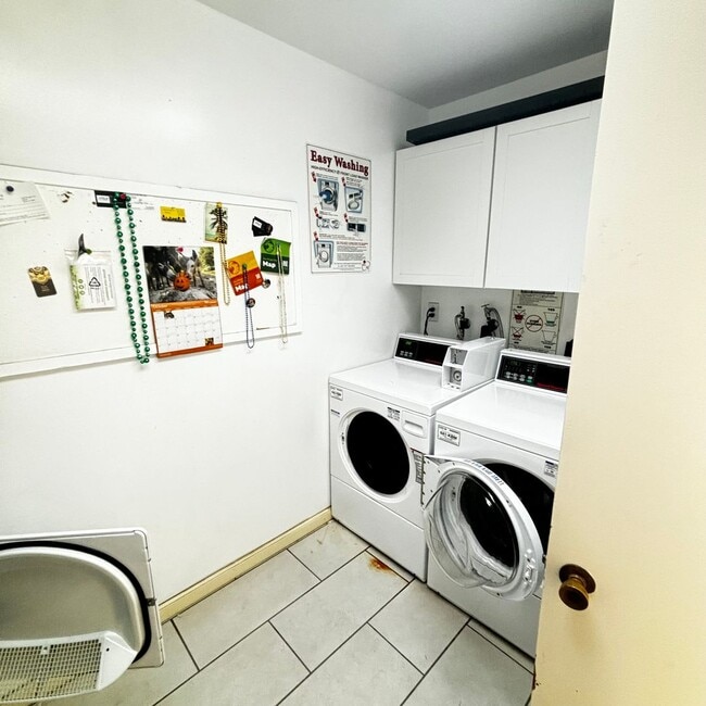Building Photo - CHARMING PACIFIC BEACH 2BD/2BA CONDO! CLOSE TO THE BAY & OCEAN! Only $3,295/mo!