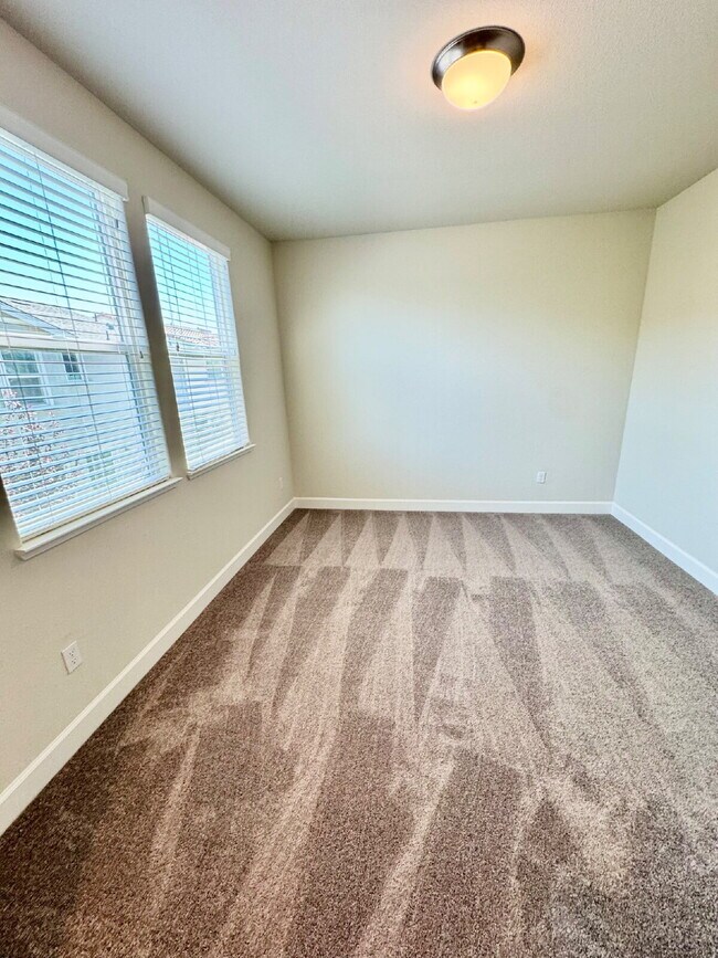 Building Photo - Freshly Painted 4 Bedroom Home with 3-Car Garage in Brentwood