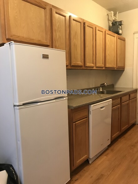 Primary Photo - 1171 Boylston St