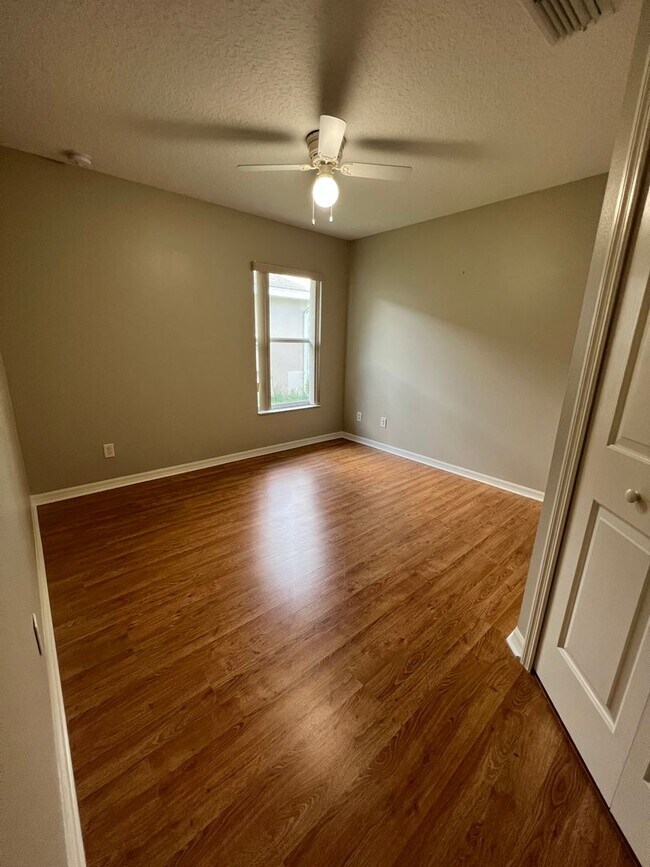 Building Photo - Gorgeous 3 bedroom, two bathroom home in 55+ Legacy of Leesburg!