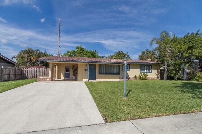 Primary Photo - 927 W Royal Palm Rd