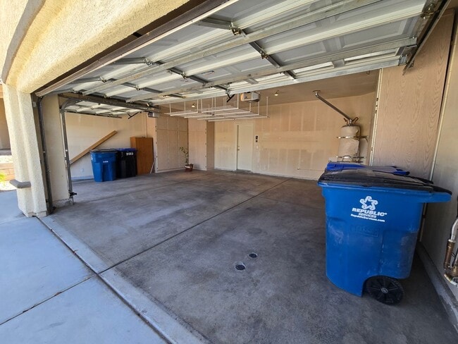 Building Photo - A Fabulous 3 Bedroom Home in Seven Hills