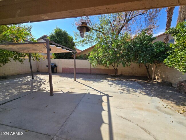 Building Photo - 913 W Sun Coast Dr