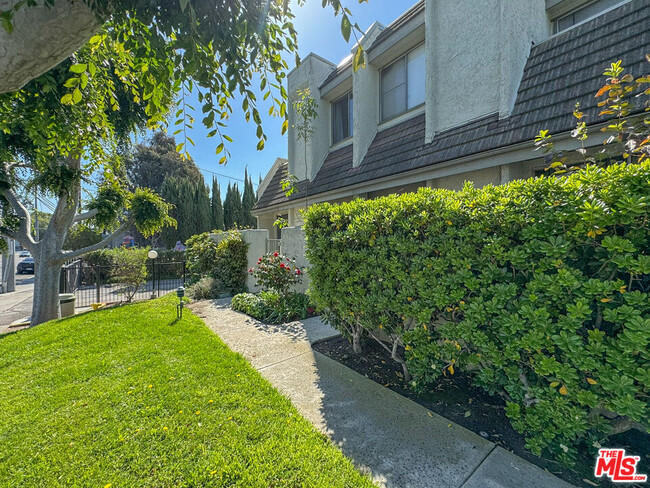 Building Photo - 11730 Moorpark St