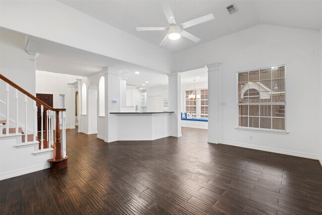 Building Photo - 9023 Eaglecove Dr