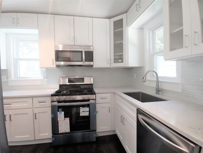 Building Photo - 2510 Jamaica Dr