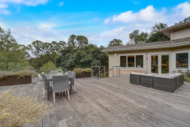 Building Photo - 140 Emerald Estates Ct
