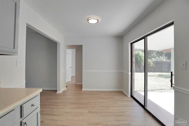 Building Photo - 10601 Silver Creek Dr