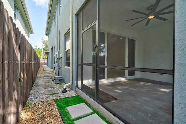 Building Photo - 1139 NE 3rd Ave