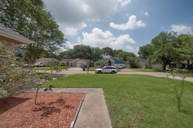 Building Photo - 2914 Tarpon Dr