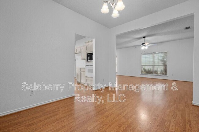 Building Photo - 1105 Hall Dr